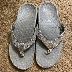 Women Vionic sandals size 8